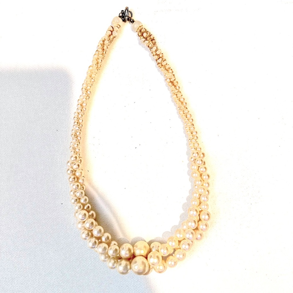 Women’s pearl necklace
